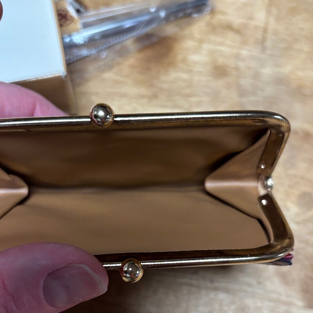 Buxton vintage rare Women's Red Leather Wallet NEW - Picture 9 of 13
